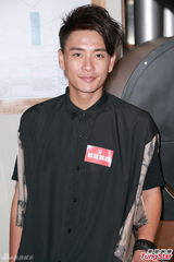 组图：黄宗泽岑丽香合照显尴尬 对绯闻做足准备