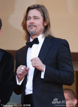 组图：皮特戛纳走秀长发黑超显帅气