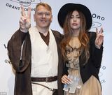 组图：LadyGaga获小野洋子称赞 领和平奖不玩浮夸