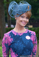 组图：英皇家赛马会女士日 奢华帽子秀愈演愈烈