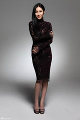 组图：姜雯婀娜写真演绎万种风情