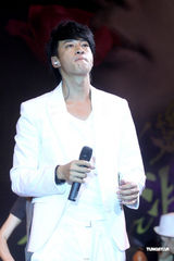 高清：何润东打造MV情感大片 亲手设计情侣内裤