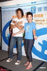 组图：郑伊健与蒙嘉慧无造人计划 助养柬埔寨小孩