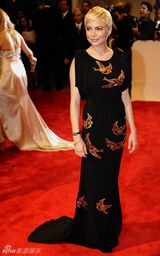 组图：美国时装学院庆典举行 众明星红毯竞艳