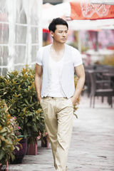 组图：钱泳辰阳光夏日写真 清享惬意午后时光