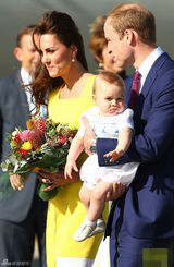 组图：凯特抱子随访澳洲 黄衣明艳狂风吹乱秀发