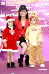 高清组图：邓萃雯雅痞造型亮相 力挺杨怡很用心