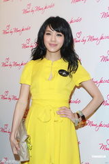 组图：陈伟霆出席时装活动 官恩娜与Mandy Lieu比美