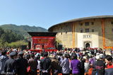 幻灯图：国话首登客家土楼舞台 精彩好戏连番上演