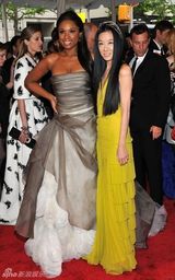 组图：美国时装学院庆典举行 众明星红毯竞艳