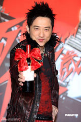 幻灯：庾澄庆“到死都要18岁” 有望泳渡日月潭