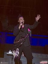 组图：陈奕迅巡回与歌迷狂欢 反口再唱《浮夸》