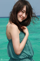 组图：衣珊畅游马尔代夫 素颜出镜清新可人