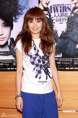 幻灯图集：Twins为个唱彩排 陈伟霆容祖儿探望加油