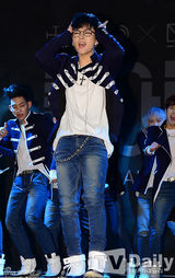 组图：韩国13人男团ToppDogg新专辑首唱会