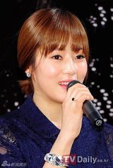 组图：韩星李宥利、郑灿宣传新剧《黄色复仇草》