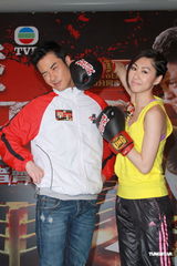 组图：无线《拳王》将播 郑嘉颖否认内地赚3千万