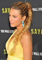 组图：布莱克明黄色礼服闪耀《野蛮人》纽约首映