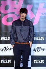 高清组图：姜志焕成宥利出席新片《车刑警》发布会