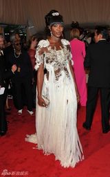 组图：美国时装学院庆典举行 众明星红毯竞艳