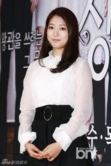 组图：李敏镐红装宣传《继承者》 主创华丽齐聚