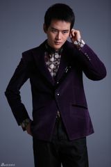 组图：黄明写真展雅痞气质 深邃眼神诠释熟男魅力