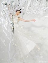 组图：张辛苑《时尚新娘》写真 再现纯净美感
