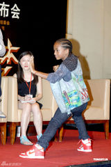 幻灯图：成龙与贾登师徒情深 威尔史密斯助阵