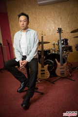 组图：黄家强不放弃音乐 开演唱会难忘黄家驹