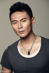 组图：刘冠翔写真大秀肌肉 阳刚性感展露无遗