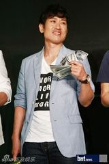 组图：闵孝琳等助阵《五百万美元的大丈夫》派对