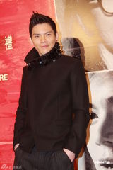 组图：陈奕迅曾志伟亮相《恋人絮语》首映 