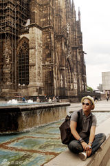 组图：吉杰欧洲旅游休闲照 全面备战西昌演唱会