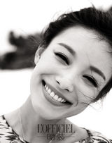 组图：倪妮甜美婚纱登杂志封面 裙摆随风飘逸