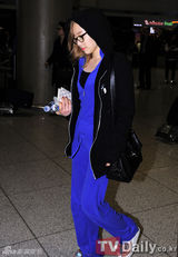 组图：少女时代Kara与IU等结束泰国公演飞抵韩国