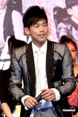 幻灯：苏醒推出新专辑 师兄王力宏录VCR祝福