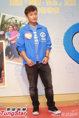 组图：方力申携邓丽欣探访贫童 感慨珍惜身边人