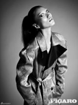 高清：名模李丹妮造型性感出镜 登时尚杂志封面 