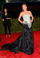 高清图：大都会朋克派对众星个性礼服狂野性感