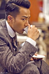 组图：刘恺威拍摄复古写真 再现老上海绅士迷情