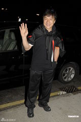 组图：曾志伟生日会指定穿校服 成龙刘嘉玲祝贺