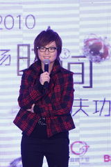 高清图：周笔畅办庆功会 改版造型流露女人味