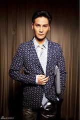 组图：丁子峻时尚大片 玩转雅痞正太花美男