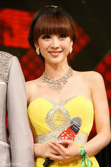 幻灯图：柳岩化身性感人鱼 最大优势是不怕从零开始