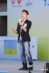 组图：农夫乐队陆永与爱妻情不变