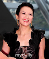 组图：章子怡张东健盛装走红毯 张柏芝粉裙美艳