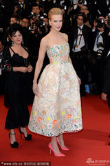 组图：妮可基德曼戛纳红毯碎花裙复古别致