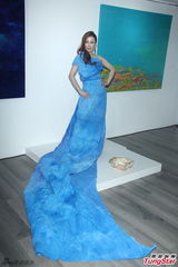 组图：温岚献身当画布 人体彩绘助弱势儿童