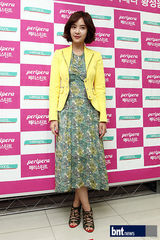 组图：韩女星黄静茵首尔举办粉丝签名会