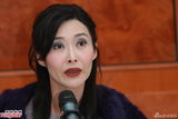 组图：艳星叶玉卿被爆复出还债 浓妆澄清未破产